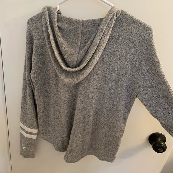 Holister top with hood - Picture 3 of 5